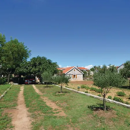 13 Prázdninový dům